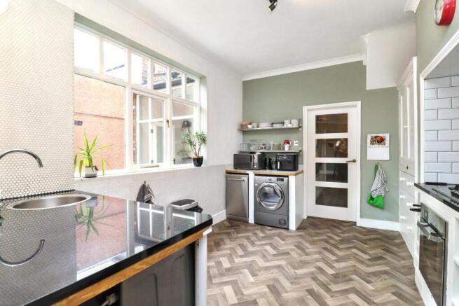 6 bed Character Property for sale Image 11