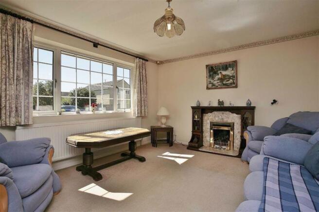 Sitting Room / Dining Room