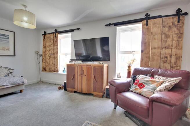 4 bed Semi-Detached for sale Image 7