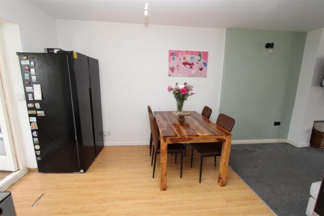 3 bed Semi-Detached for sale Image 6