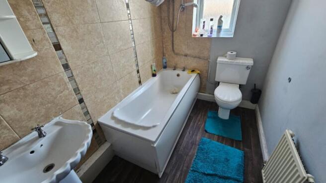 1 bed House Share to rent Image 6