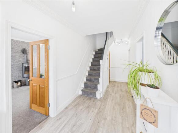 4 bed Detached for sale Image 5
