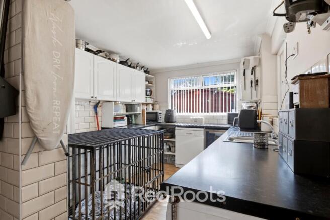 4 bed Semi-Detached for sale Image 7