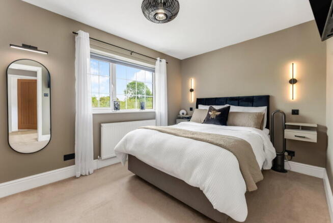 4 bed Semi-Detached for sale Image 8