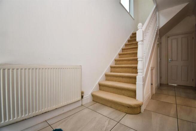 5 bed Semi-Detached for sale Image 6