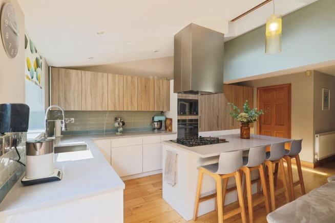 4 bed Detached for sale Image 4