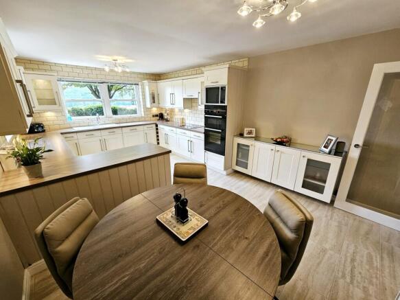 2 bed Flat for sale Image 10