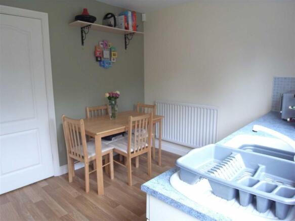 KITCHEN/DINING ROOM