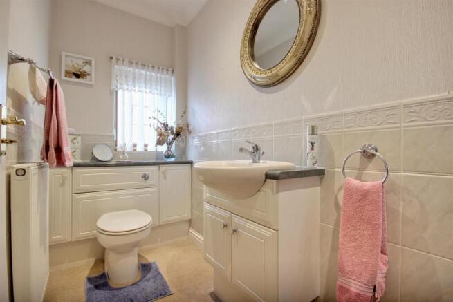 4 bed Detached for sale Image 8