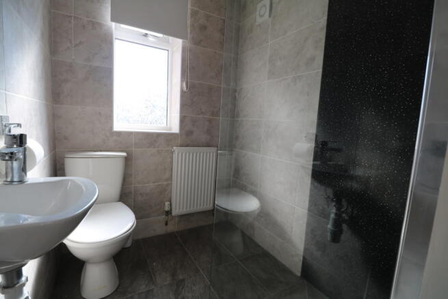GROUND FLOOR SHOWER AND WC