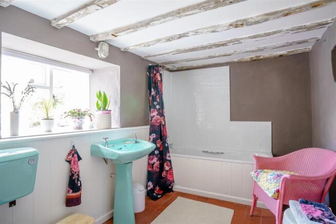 8398744-interior06.jpg
