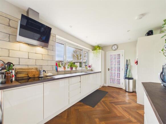 3 bed Semi-Detached for sale Image 5