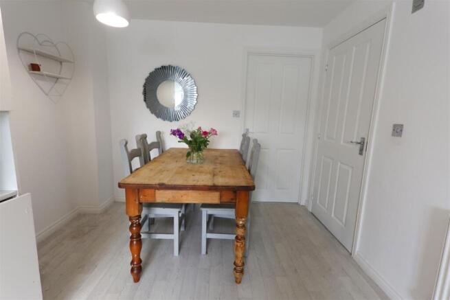3 bed Semi-Detached for sale Image 7
