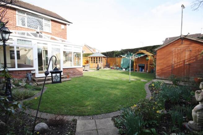 rear garden2.jpg