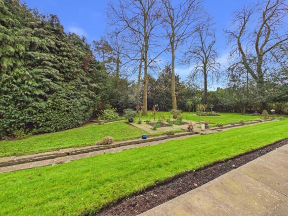 2 bed Ground Flat for sale Image 12