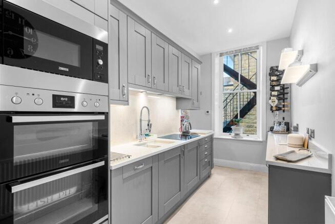 2 bed Flat for sale Image 7