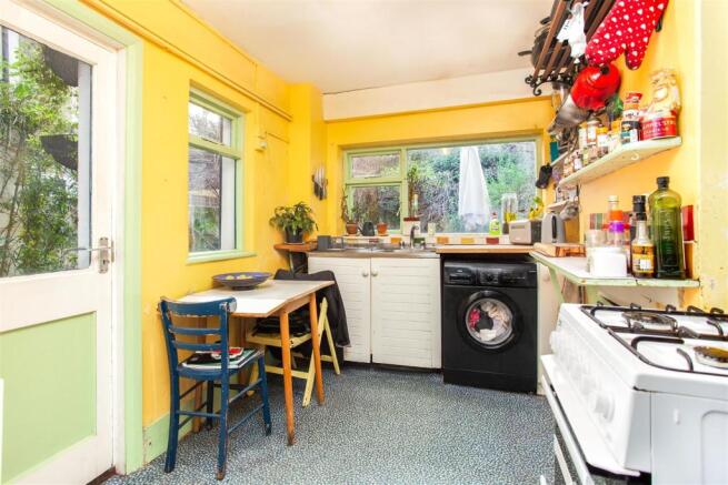 Kitchen 2.jpg