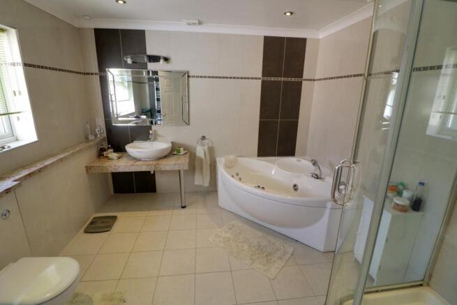 jacuzzi bathroom