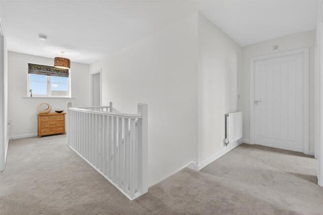 5 bed Detached for sale Image 11