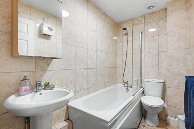 2 bed Flat for sale Image 9