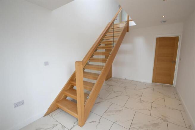 Entrance hallway .JPG