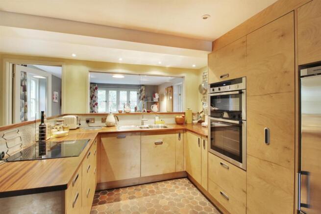 Kitchen 2.jpg