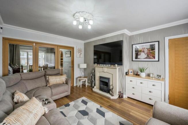 3 bed Semi-Detached for sale Image 4