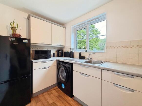 2 bed Apartment for sale Image 5