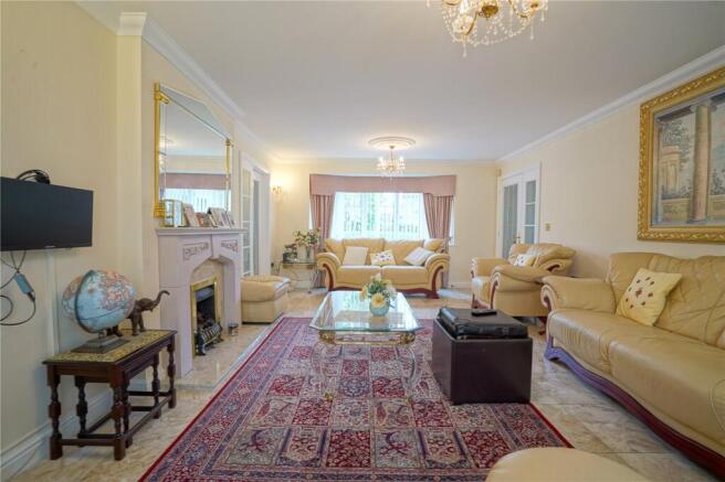 6 bed Detached for sale Image 9