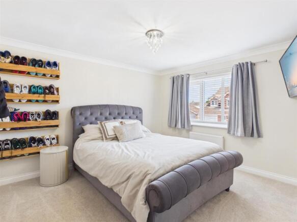 4 bed Detached for sale Image 7