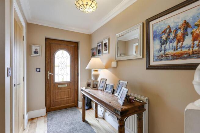 4 bed Detached for sale Image 5