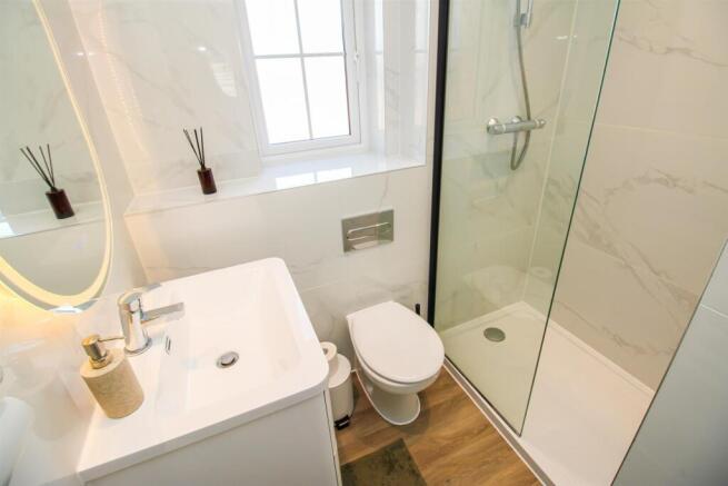4 bed Detached for sale Image 12