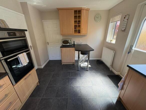4 bed Detached for sale Image 10