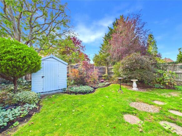 Wallace Drive, Eaton Bray, Central Bedfordshire, LU6 photo 4