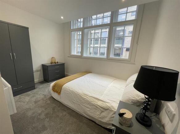 2 bed Apartment to rent Image 8