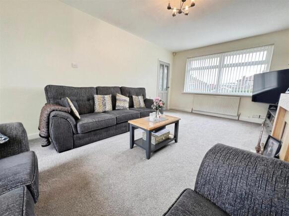 5 bed Semi-Detached for sale Image 11