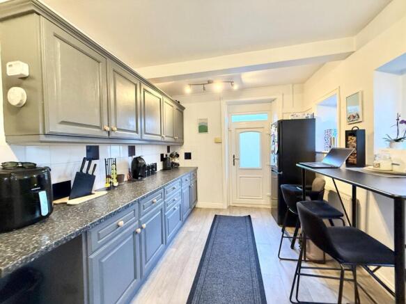 2 bed End of Terrace to rent Image 7