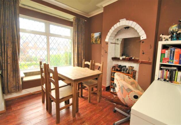 DINING ROOM.jpg