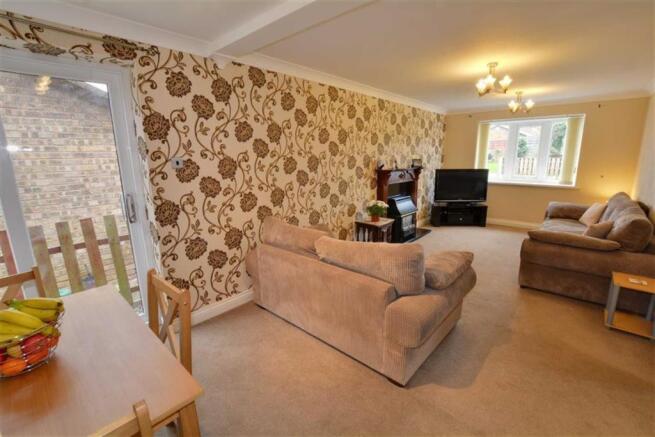 LOUNGE/ DINING ROOM