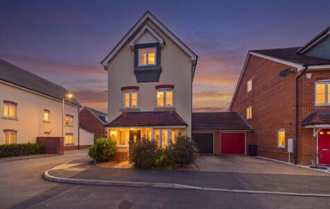 Jasmine Square, Woodley, Reading, Berkshire, RG5