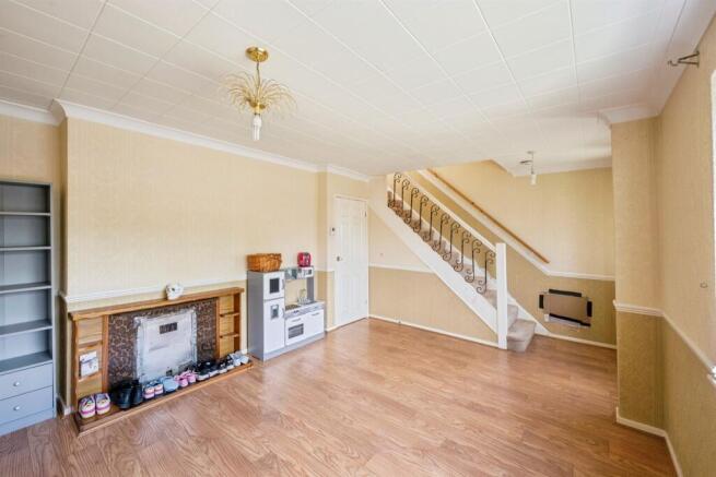 3 bed Semi-Detached for sale Image 6