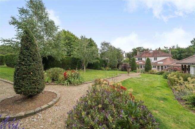 5 bed Detached for sale Image 5