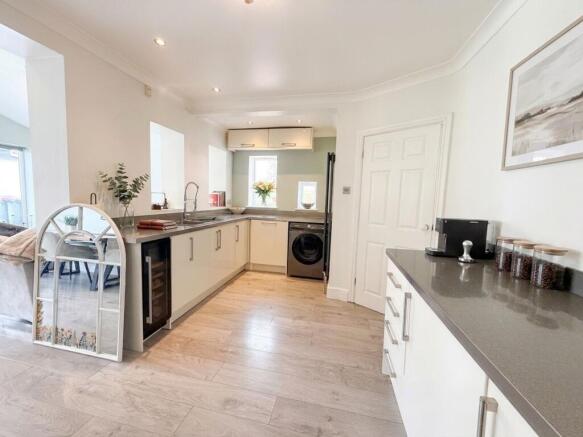 3 bed Semi-Detached for sale Image 6