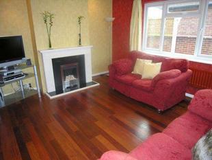 LOUNGE: