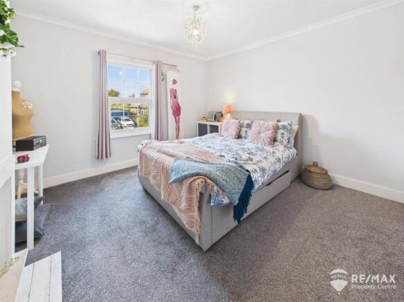 Bedroom 1 (2).jpg