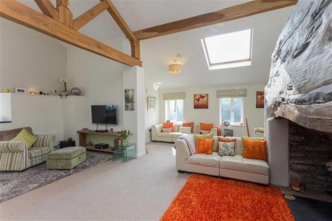 LIVING / DINING ROOM