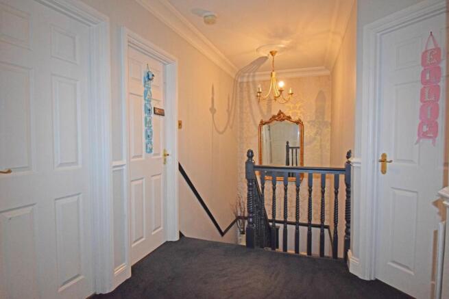 11 Lord Austin Drive, landing.jpg
