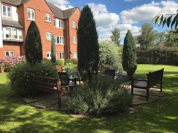 communal garden seat