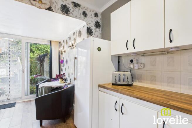 4 bed Semi-Detached for sale Image 7