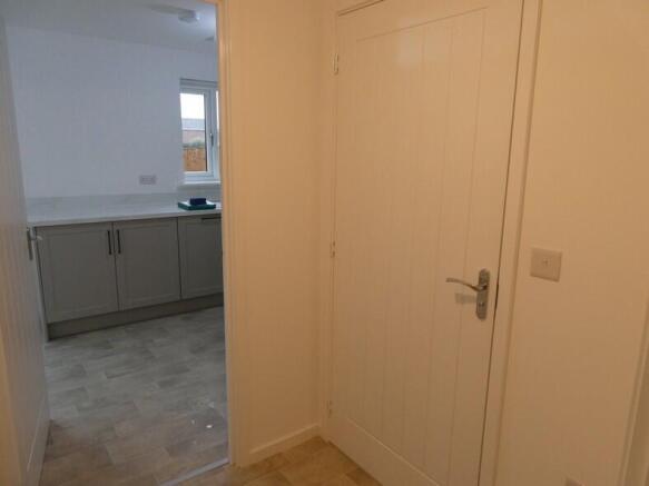 4 bed Semi-Detached to rent Image 10